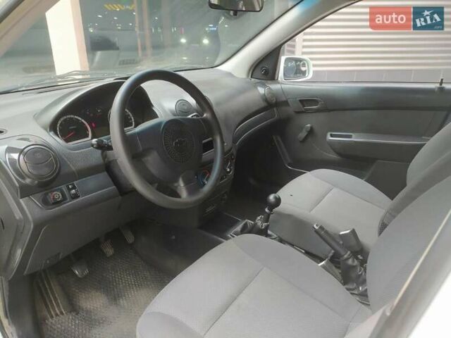 Белый Шевроле Авео, объемом двигателя 1.5 л и пробегом 239 тыс. км за 2850 $, фото 31 на Automoto.ua