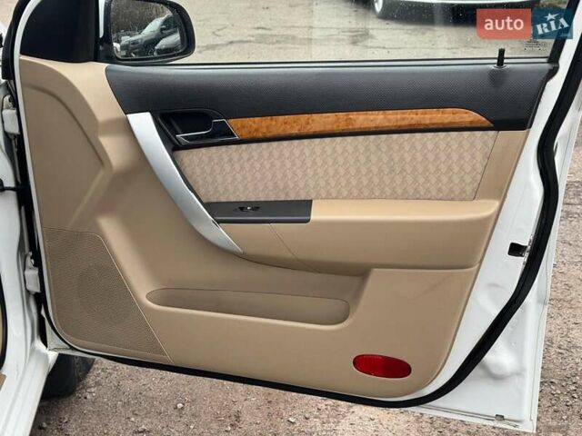 Белый Шевроле Авео, объемом двигателя 1.6 л и пробегом 89 тыс. км за 5240 $, фото 19 на Automoto.ua