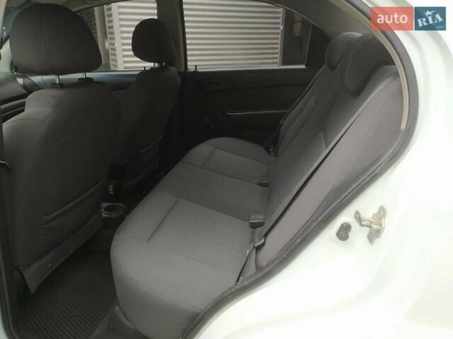 Белый Шевроле Авео, объемом двигателя 1.5 л и пробегом 239 тыс. км за 2850 $, фото 33 на Automoto.ua