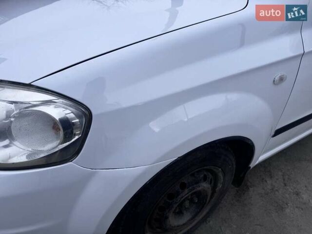 Белый Шевроле Авео, объемом двигателя 1.6 л и пробегом 254 тыс. км за 3700 $, фото 5 на Automoto.ua
