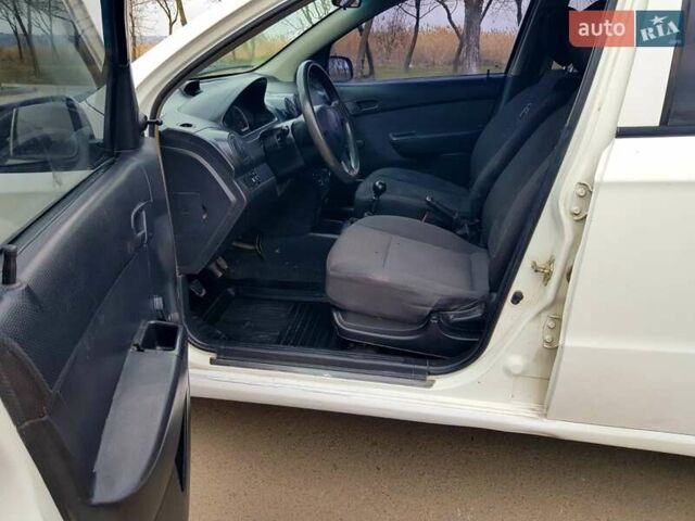 Белый Шевроле Авео, объемом двигателя 1.5 л и пробегом 160 тыс. км за 3400 $, фото 9 на Automoto.ua