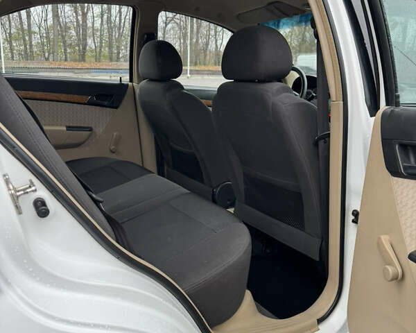 Білий Шевроле Авео, об'ємом двигуна 1.6 л та пробігом 89 тис. км за 5200 $, фото 12 на Automoto.ua