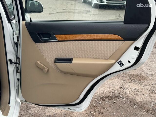 Белый Шевроле Авео, объемом двигателя 1.6 л и пробегом 89 тыс. км за 5240 $, фото 18 на Automoto.ua