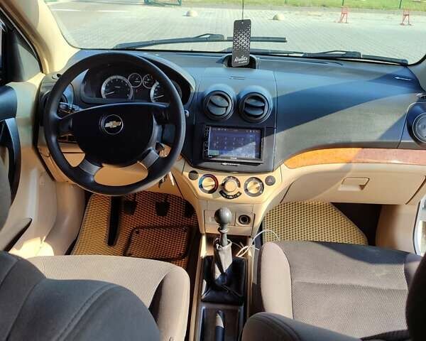 Белый Шевроле Авео, объемом двигателя 1.6 л и пробегом 200 тыс. км за 3150 $, фото 13 на Automoto.ua