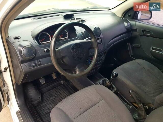 Белый Шевроле Авео, объемом двигателя 1.5 л и пробегом 160 тыс. км за 3400 $, фото 8 на Automoto.ua