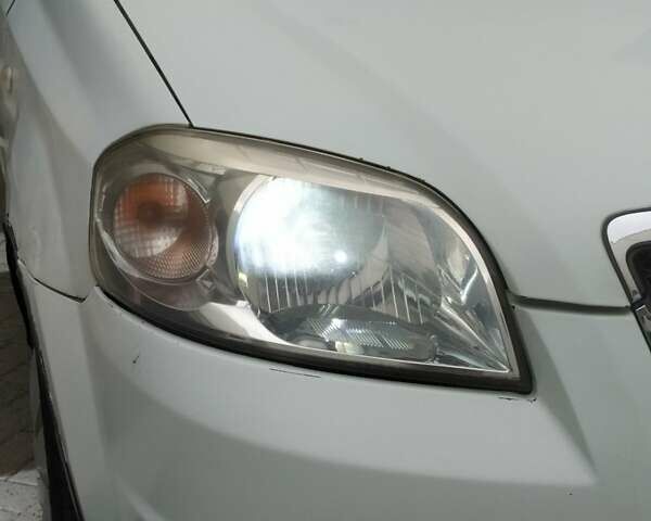 Белый Шевроле Авео, объемом двигателя 1.5 л и пробегом 239 тыс. км за 2850 $, фото 12 на Automoto.ua