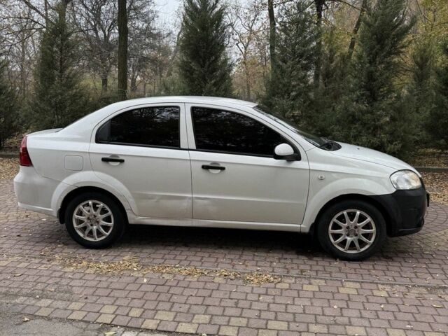 Белый Шевроле Авео, объемом двигателя 1.5 л и пробегом 84 тыс. км за 4200 $, фото 5 на Automoto.ua