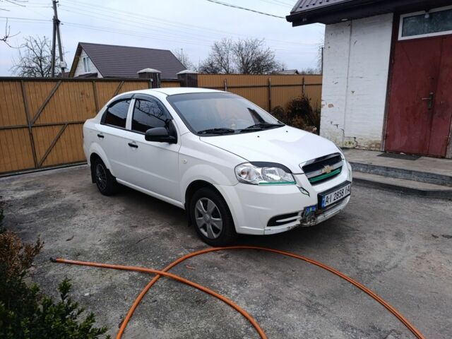 Белый Шевроле Авео, объемом двигателя 0 л и пробегом 320 тыс. км за 3000 $, фото 1 на Automoto.ua
