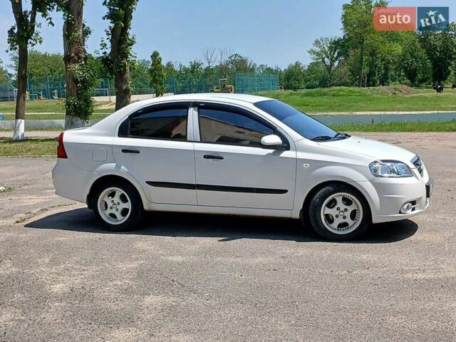 Белый Шевроле Авео, объемом двигателя 1.5 л и пробегом 167 тыс. км за 3599 $, фото 8 на Automoto.ua