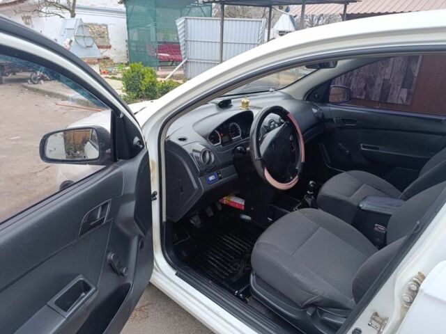 Белый Шевроле Авео, объемом двигателя 0 л и пробегом 320 тыс. км за 3000 $, фото 5 на Automoto.ua