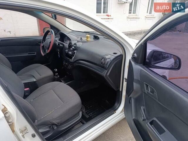 Білий Шевроле Авео, об'ємом двигуна 1.5 л та пробігом 320 тис. км за 3000 $, фото 6 на Automoto.ua