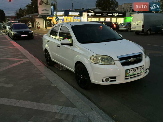 Белый Шевроле Авео, объемом двигателя 1.5 л и пробегом 190 тыс. км за 4400 $, фото 4 на Automoto.ua