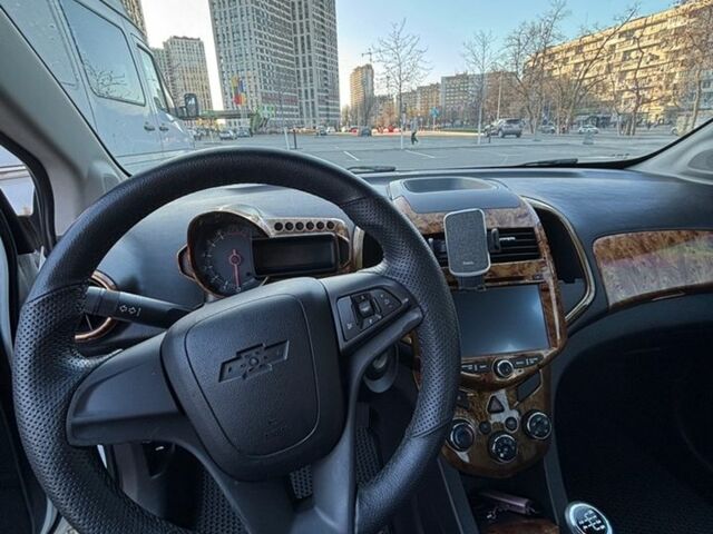 Белый Шевроле Авео, объемом двигателя 1.6 л и пробегом 155 тыс. км за 5900 $, фото 17 на Automoto.ua