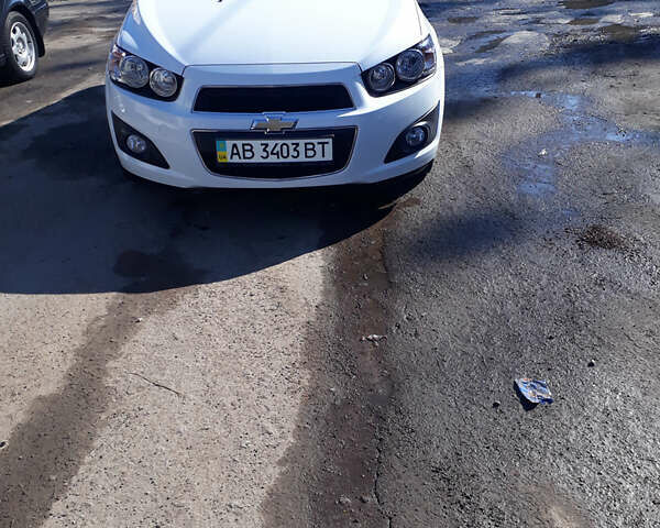 Белый Шевроле Авео, объемом двигателя 1.6 л и пробегом 140 тыс. км за 6700 $, фото 2 на Automoto.ua