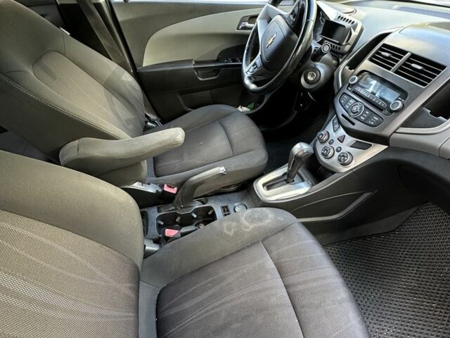 Белый Шевроле Авео, объемом двигателя 1.6 л и пробегом 194 тыс. км за 6200 $, фото 5 на Automoto.ua