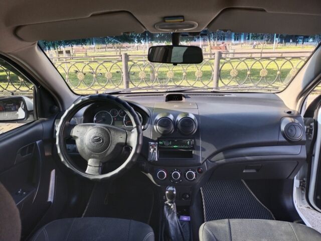 Белый Шевроле Авео, объемом двигателя 1.5 л и пробегом 190 тыс. км за 4150 $, фото 1 на Automoto.ua