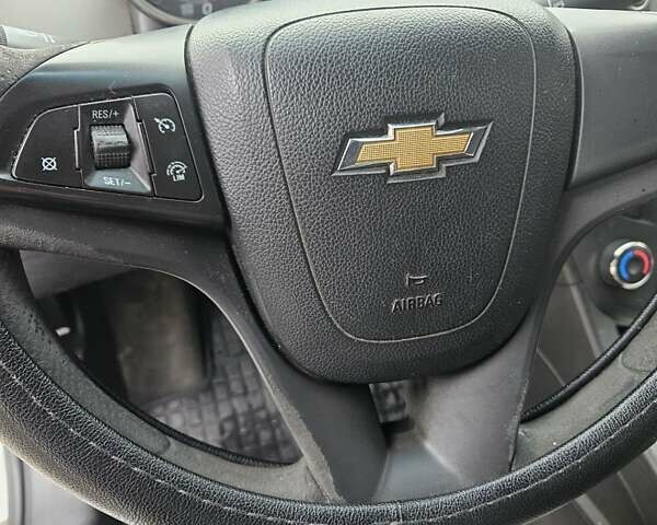 Белый Шевроле Авео, объемом двигателя 1.2 л и пробегом 270 тыс. км за 5000 $, фото 8 на Automoto.ua