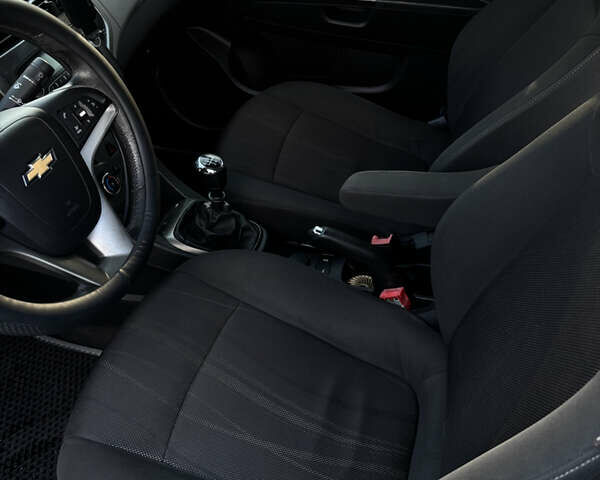 Белый Шевроле Авео, объемом двигателя 1.6 л и пробегом 235 тыс. км за 5399 $, фото 9 на Automoto.ua