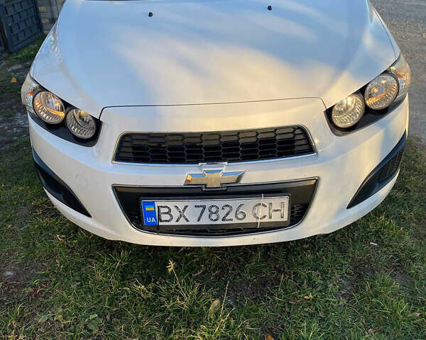 Белый Шевроле Авео, объемом двигателя 1.6 л и пробегом 140 тыс. км за 6350 $, фото 3 на Automoto.ua