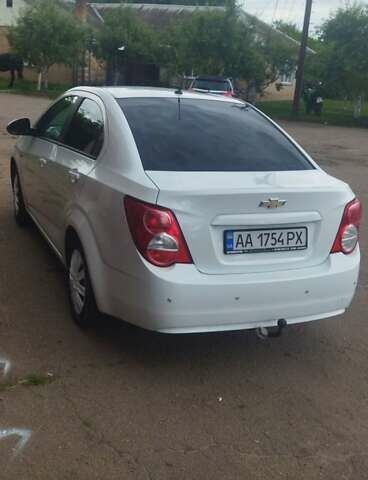Белый Шевроле Авео, объемом двигателя 1.6 л и пробегом 173 тыс. км за 6000 $, фото 11 на Automoto.ua