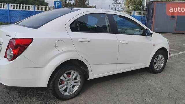 Белый Шевроле Авео, объемом двигателя 1.23 л и пробегом 175 тыс. км за 5500 $, фото 7 на Automoto.ua