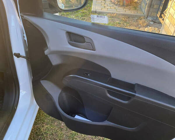 Белый Шевроле Авео, объемом двигателя 1.6 л и пробегом 140 тыс. км за 6350 $, фото 20 на Automoto.ua