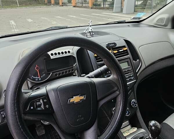 Белый Шевроле Авео, объемом двигателя 1.2 л и пробегом 270 тыс. км за 5000 $, фото 11 на Automoto.ua
