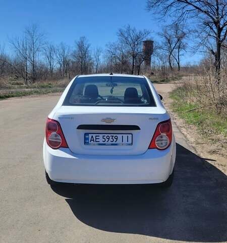 Белый Шевроле Авео, объемом двигателя 1.2 л и пробегом 250 тыс. км за 5300 $, фото 3 на Automoto.ua