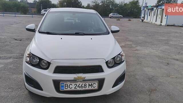 Белый Шевроле Авео, объемом двигателя 1.23 л и пробегом 175 тыс. км за 5500 $, фото 13 на Automoto.ua