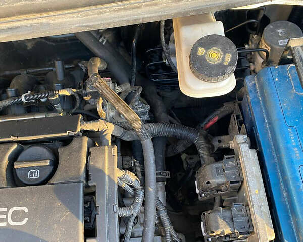 Белый Шевроле Авео, объемом двигателя 1.6 л и пробегом 140 тыс. км за 6350 $, фото 34 на Automoto.ua