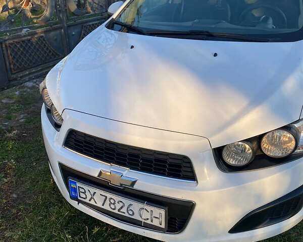 Белый Шевроле Авео, объемом двигателя 1.6 л и пробегом 140 тыс. км за 6350 $, фото 1 на Automoto.ua