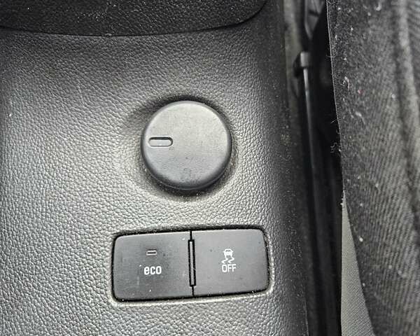 Белый Шевроле Авео, объемом двигателя 1.2 л и пробегом 270 тыс. км за 5000 $, фото 4 на Automoto.ua