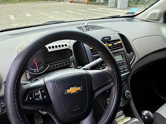Белый Шевроле Авео, объемом двигателя 1.2 л и пробегом 270 тыс. км за 5300 $, фото 3 на Automoto.ua