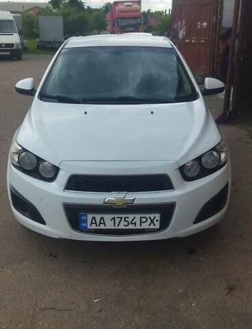 Белый Шевроле Авео, объемом двигателя 1.6 л и пробегом 173 тыс. км за 6000 $, фото 12 на Automoto.ua