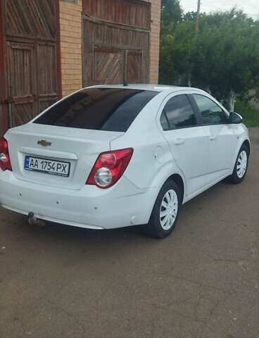 Белый Шевроле Авео, объемом двигателя 1.6 л и пробегом 173 тыс. км за 6000 $, фото 14 на Automoto.ua