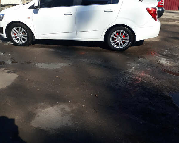 Белый Шевроле Авео, объемом двигателя 1.6 л и пробегом 140 тыс. км за 6700 $, фото 3 на Automoto.ua