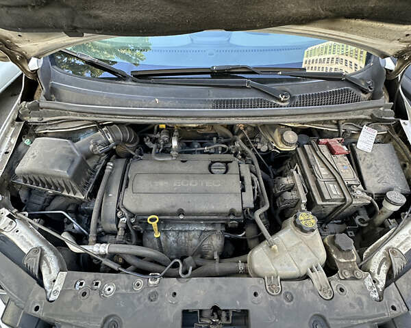 Белый Шевроле Авео, объемом двигателя 1.6 л и пробегом 195 тыс. км за 6200 $, фото 5 на Automoto.ua