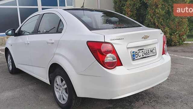 Белый Шевроле Авео, объемом двигателя 1.23 л и пробегом 175 тыс. км за 5500 $, фото 5 на Automoto.ua