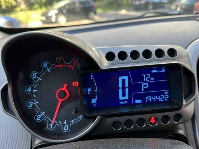 Белый Шевроле Авео, объемом двигателя 1.6 л и пробегом 194 тыс. км за 6200 $, фото 7 на Automoto.ua