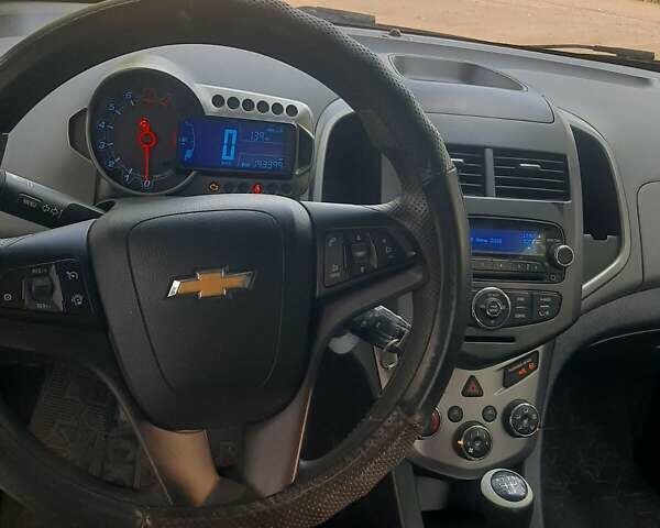 Белый Шевроле Авео, объемом двигателя 1.23 л и пробегом 193 тыс. км за 5500 $, фото 2 на Automoto.ua