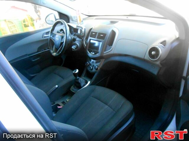 Белый Шевроле Авео, объемом двигателя 1.4 л и пробегом 150 тыс. км за 5000 $, фото 7 на Automoto.ua