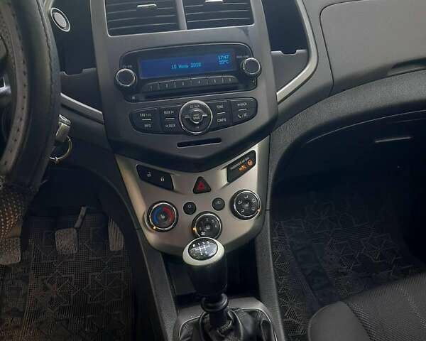 Белый Шевроле Авео, объемом двигателя 1.23 л и пробегом 193 тыс. км за 5500 $, фото 11 на Automoto.ua