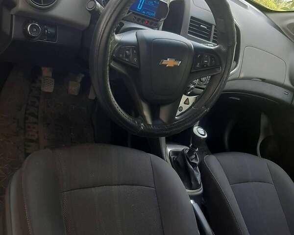 Белый Шевроле Авео, объемом двигателя 1.23 л и пробегом 193 тыс. км за 5500 $, фото 9 на Automoto.ua