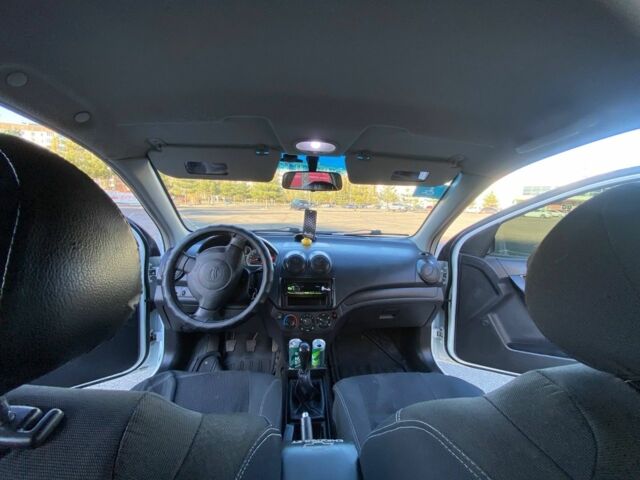 Білий Шевроле Авео, об'ємом двигуна 1.5 л та пробігом 46 тис. км за 3800 $, фото 2 на Automoto.ua