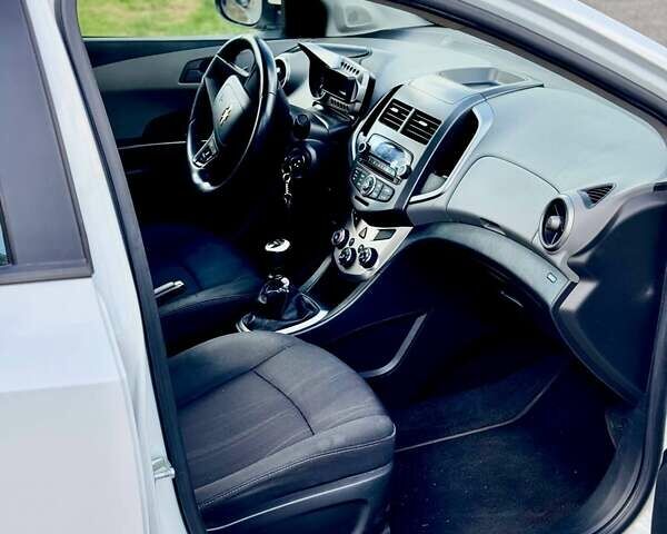 Белый Шевроле Авео, объемом двигателя 1.4 л и пробегом 160 тыс. км за 5000 $, фото 6 на Automoto.ua