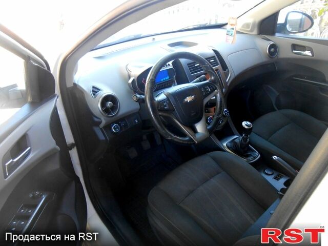 Белый Шевроле Авео, объемом двигателя 1.4 л и пробегом 150 тыс. км за 5000 $, фото 6 на Automoto.ua