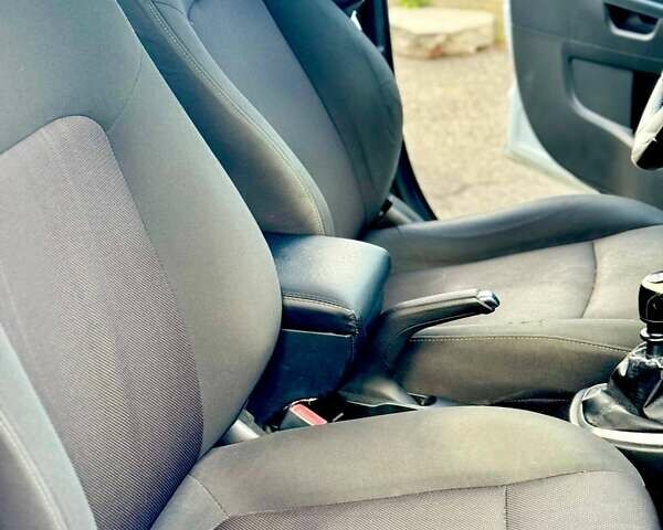 Белый Шевроле Авео, объемом двигателя 1.4 л и пробегом 160 тыс. км за 5000 $, фото 16 на Automoto.ua