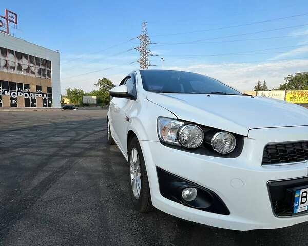 Белый Шевроле Авео, объемом двигателя 1.6 л и пробегом 115 тыс. км за 7100 $, фото 1 на Automoto.ua