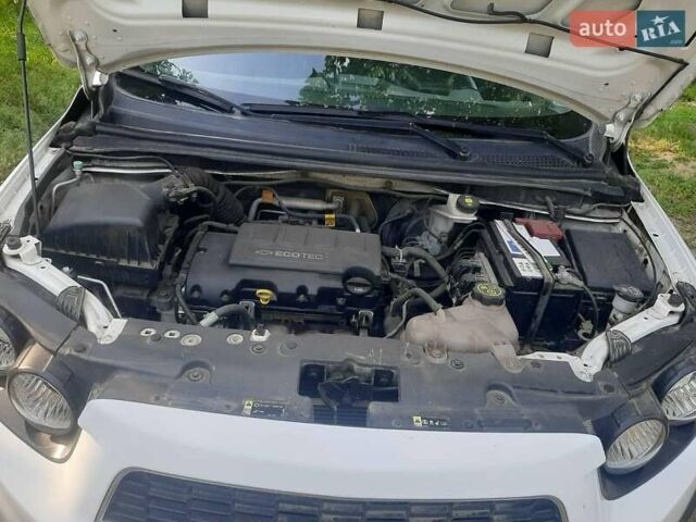 Белый Шевроле Авео, объемом двигателя 1.23 л и пробегом 193 тыс. км за 5500 $, фото 7 на Automoto.ua
