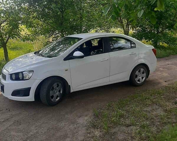Белый Шевроле Авео, объемом двигателя 1.23 л и пробегом 193 тыс. км за 5500 $, фото 13 на Automoto.ua